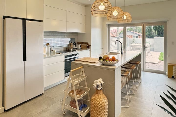 Designer Beach House in Coogee gallery image 4