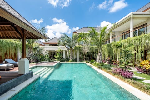 Luxury large ten bedrooms villa in canggu