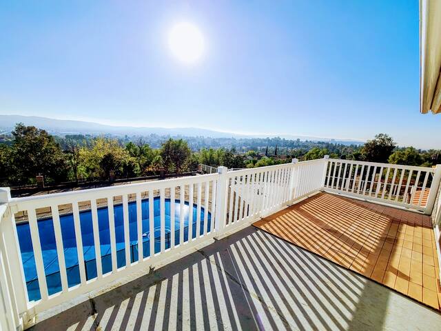 Huge 2 Master 5 bedrm 4 bathrm View King Pool Pet gallery image 4