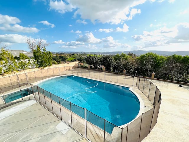 Huge 2 Master 5 bedrm 4 bathrm View King Pool Pet