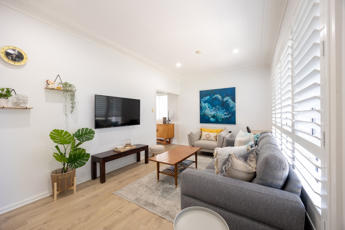 Top Airbnb: Resort-Style Retreat: Dual Homes & Pool Near Beach in Umina Beach