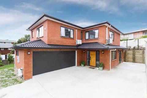 Spacious 3BR w/ Ensuite -12mins Airport