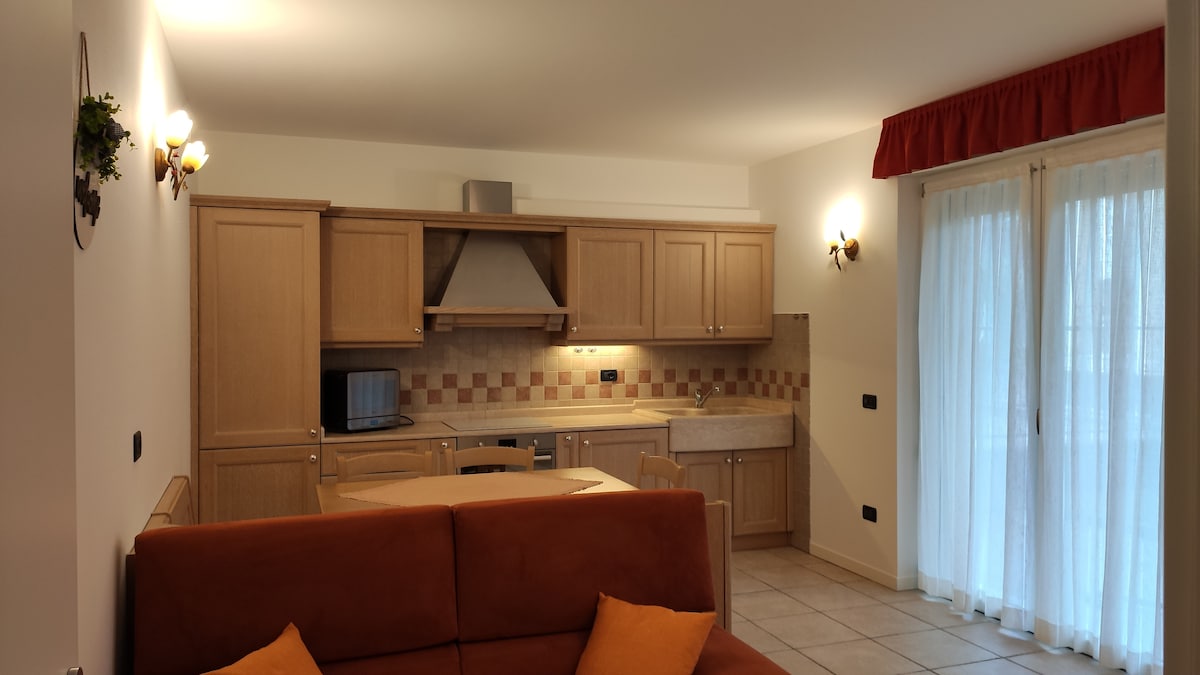 Sebule ya jikoni iliyo na sebule