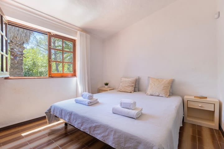 Спална соба 2 со бања