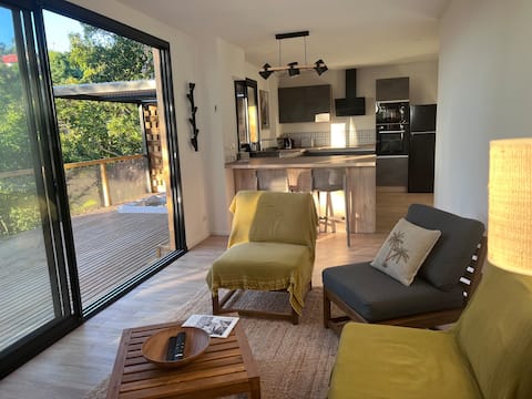 Popular Airbnb listing: 3-room apartment at Colline des Camélias in Saint Denis