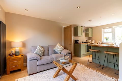 Popular Airbnb listing: Beautifully Refurbished 1 bedroom house in Newton And Noss