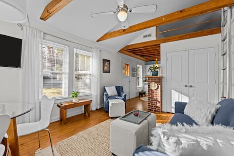 Successful Airbnb property: Carrboro Cottage-Guest House in Downtown Carrboro in Carrboro