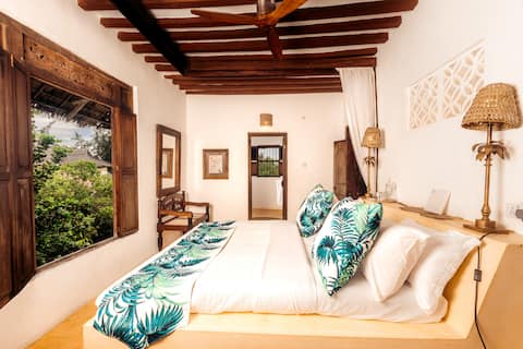 Malama - Family Cabana