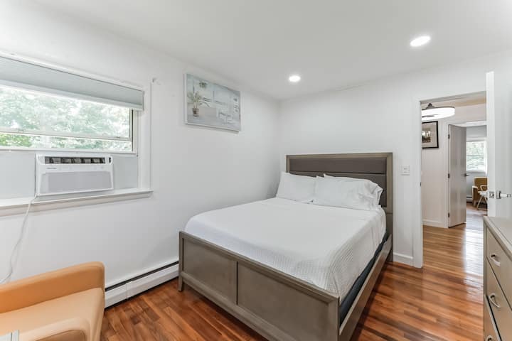 3rd bedroom with Queen bed