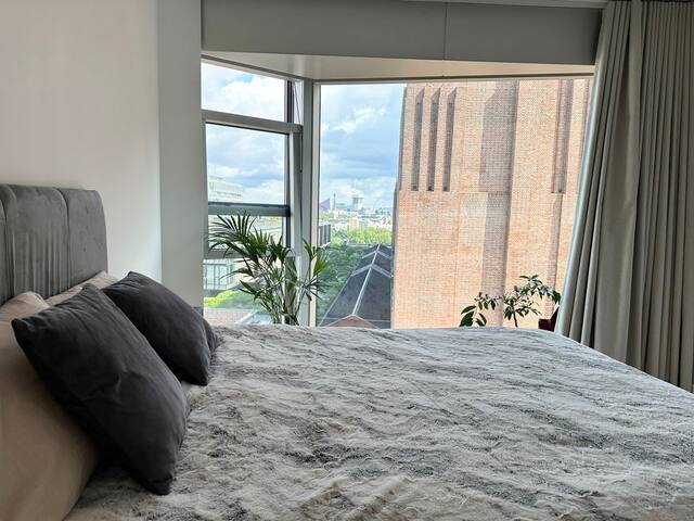 Luxury 2 Bedroom in Battersea gallery image 3