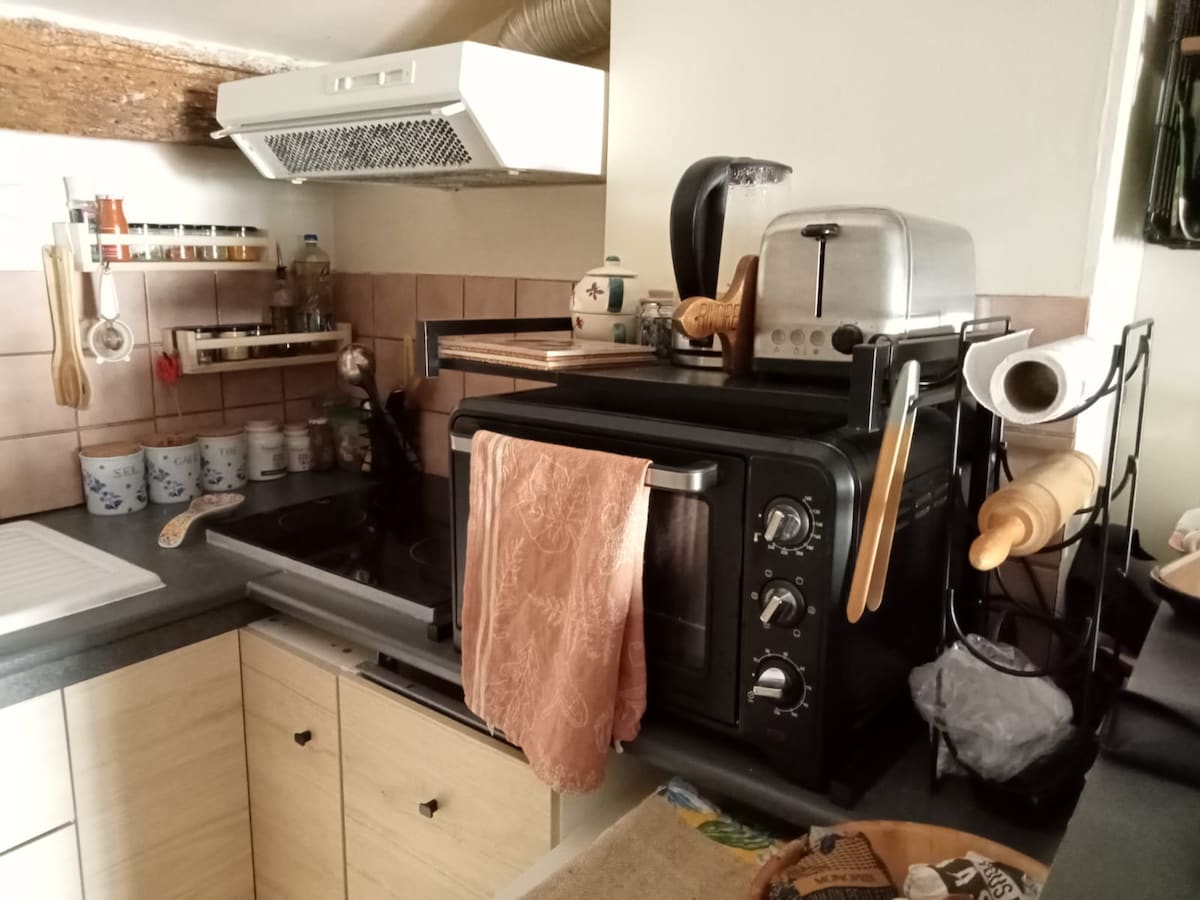 Top performing Airbnb: Charming studio in historic center in Centre