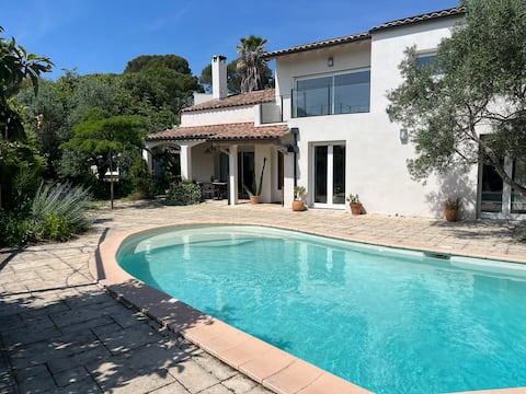 Family villa pool & garden