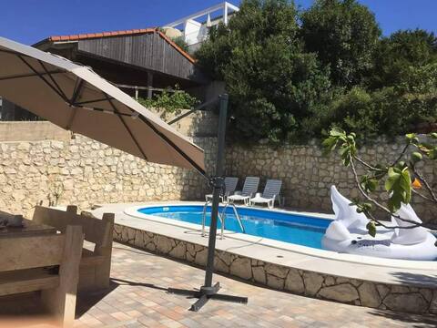 Grey Gold apartment 80m from the beach