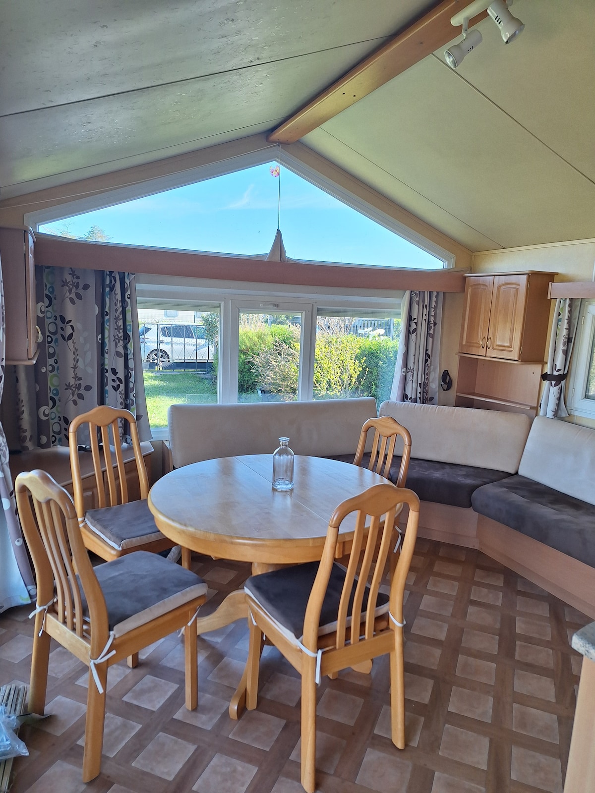 Successful Airbnb property: Mobile Home Rental 4-6 p. 5 min walk to the beaches in Ploemeur