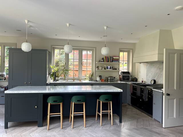 Home in London gallery image 3