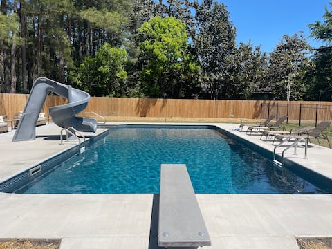 Fun Place slps 10 
3 bdrm,2 bath,Pool Hottub,Sauna