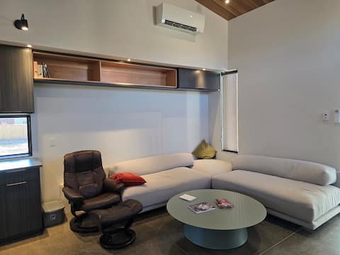 Top Airbnb: Modern Kitchen• BBQ Patio • Hot Tub • Mtn Views in Spanish Valley
