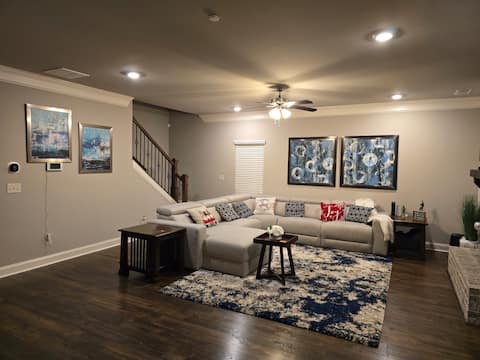 Popular Airbnb listing: Entire comfy home ~ Mall of GA in Buford