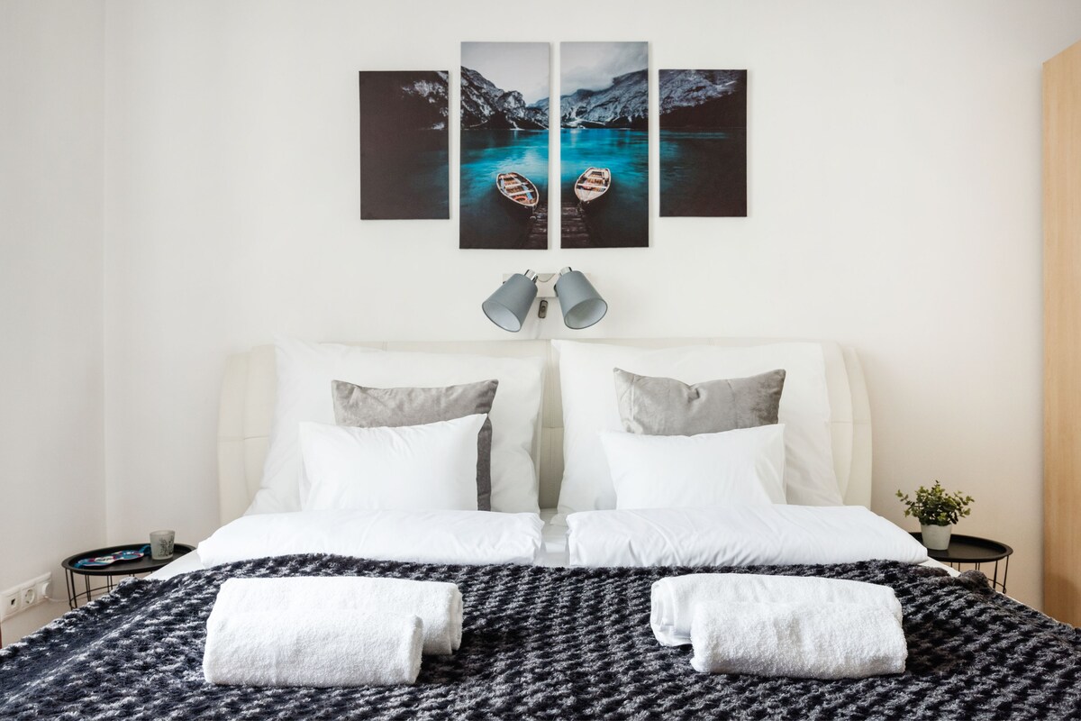 ห้องนอน 2 พร้อมเตียงคิงไซส์