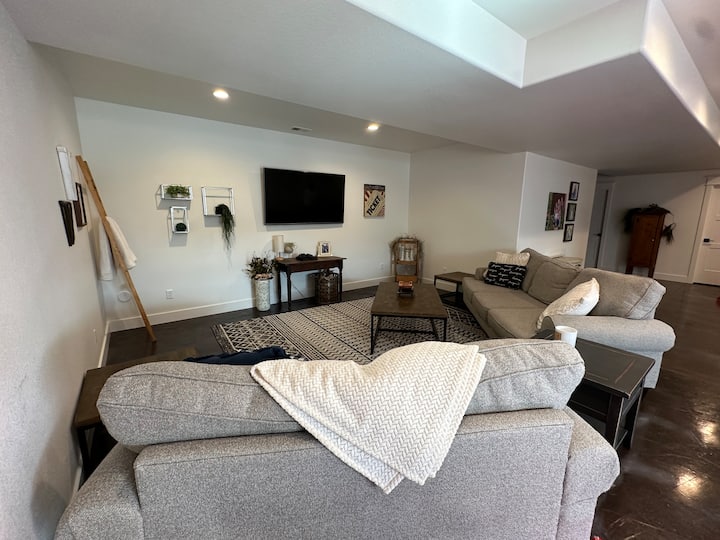 Beautiful Farmhouse, Center Of Town. Price Drop - Cheyenne, WY