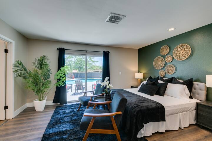 Vegas Oasis 5b/3b with Pool Near the Strip gallery image 5