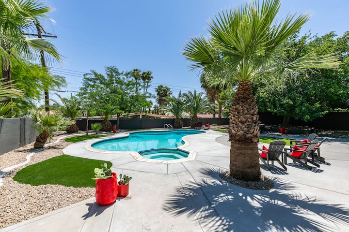 Vegas Oasis 5b/3b with Pool Near the Strip