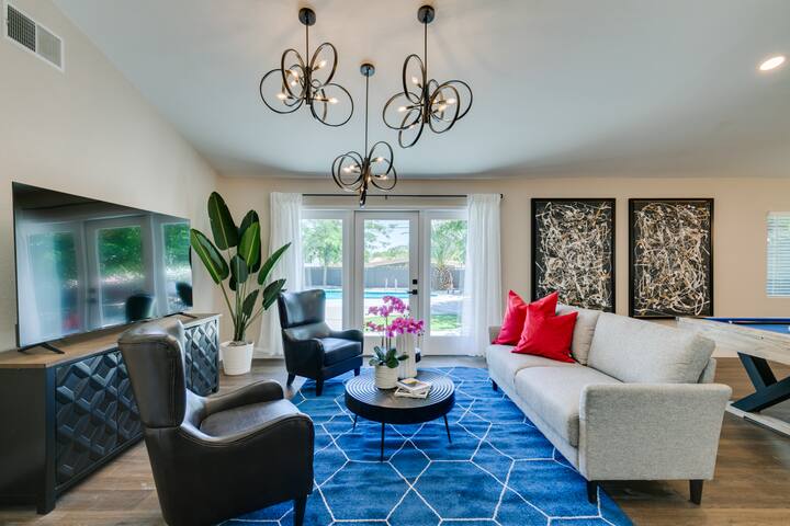 Vegas Oasis 5b/3b with Pool Near the Strip gallery image 2