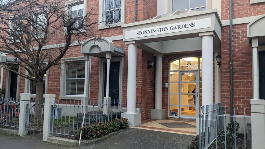 High Ceilings Duplex Apartment with pool & gym gallery image 2