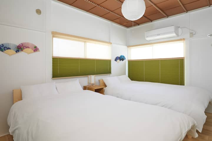 นี่เป็นห้องนอนที่ได้รับแรงบันดาลใจจากฤดูร้อน