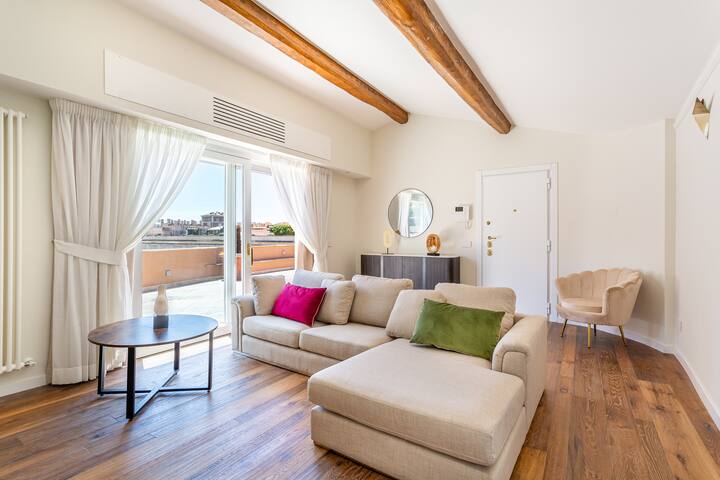 iFlat | Luxury Penthouse near Trevi Fountain gallery image 2