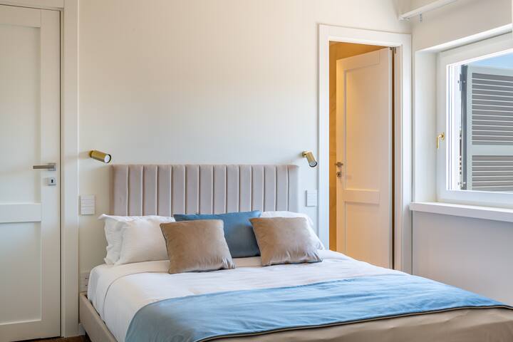 iFlat | Luxury Penthouse near Trevi Fountain gallery image 3