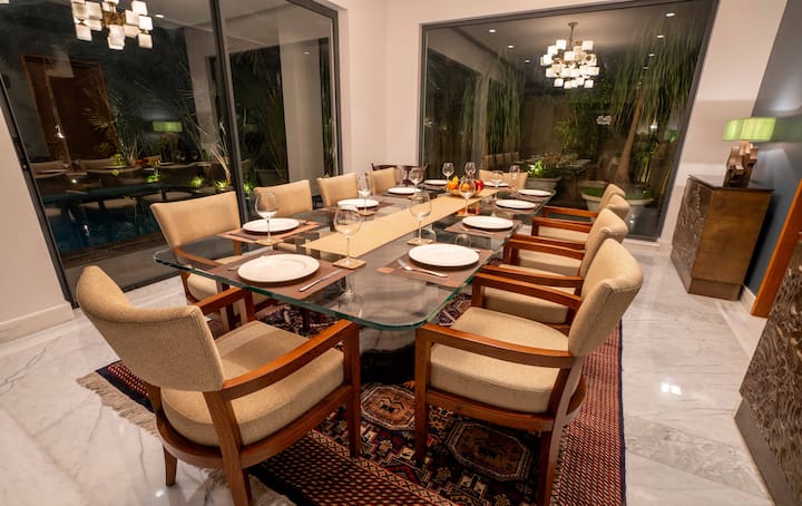 Dining area image 1
