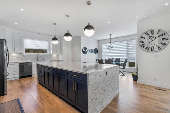 West Coast Custom by Uptown gallery image 5