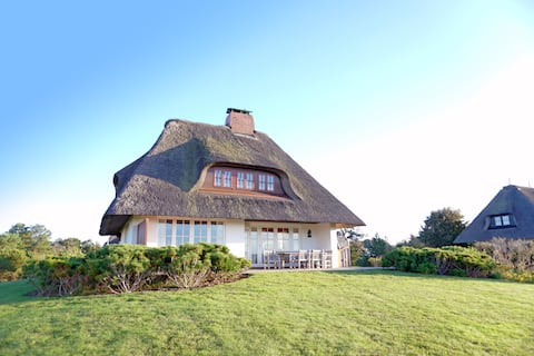 Thatched cottage with a North Sea view