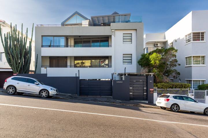 Modern Stylish 2 Bed Apartment gallery image 5