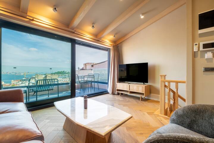 Stunning 2Br Penthouse w/Breathtaking View gallery image 2