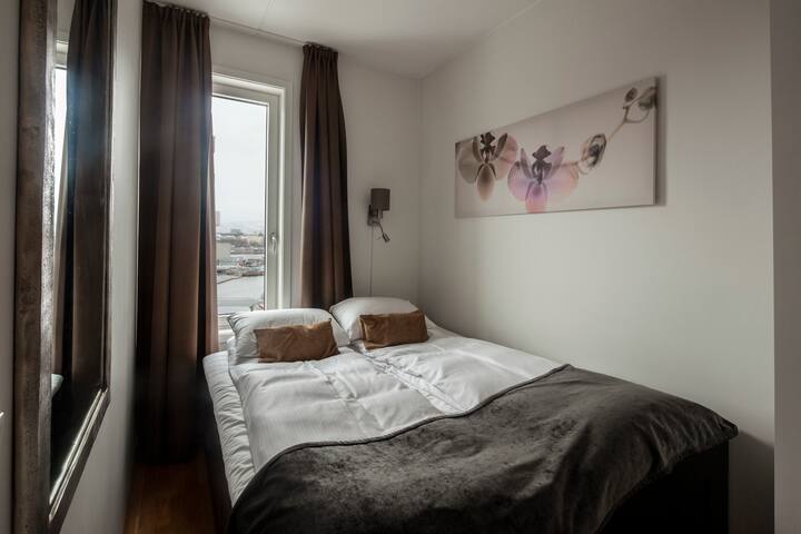 Waterfront 3 gallery image 5