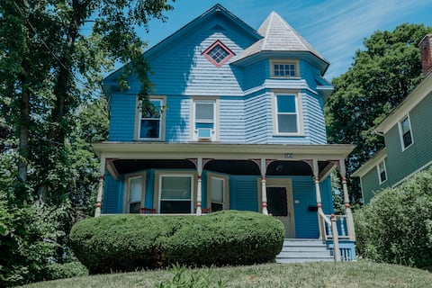 Charming Victorian walking distance to Mass MoCa