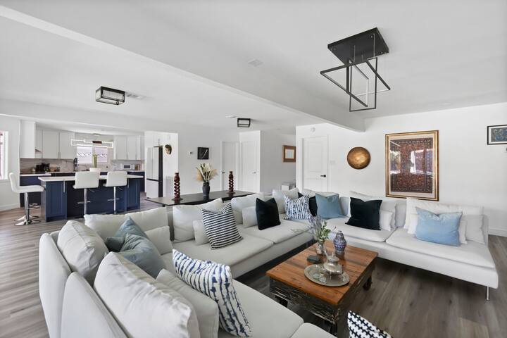 On Strip, 4x Luxurious King Bedrooms gallery image 4