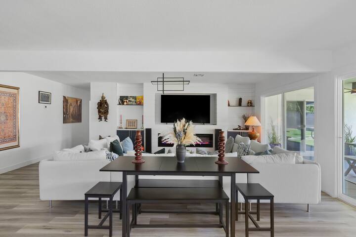 On Strip, 4x Luxurious King Bedrooms gallery image 2