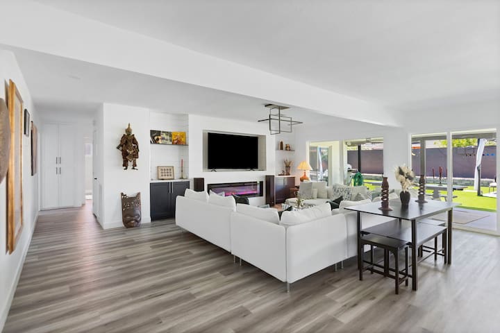 On Strip, 4x Luxurious King Bedrooms gallery image 3