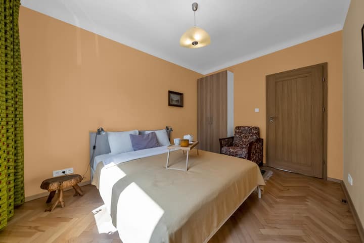 Главна спална соба бр. 2 - резервирајте сега со RENTUJEMY.COM