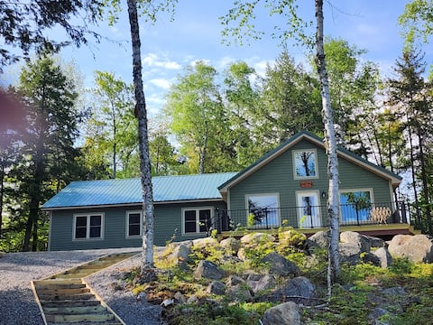 Family Friendly Lakefront Cottage, Ambajejus Lake