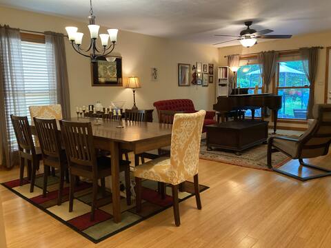 Spacious Happy Valley Getaway