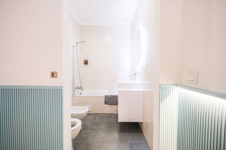 Principe Real Deluxe 3-Bedroom Apartment gallery image 4