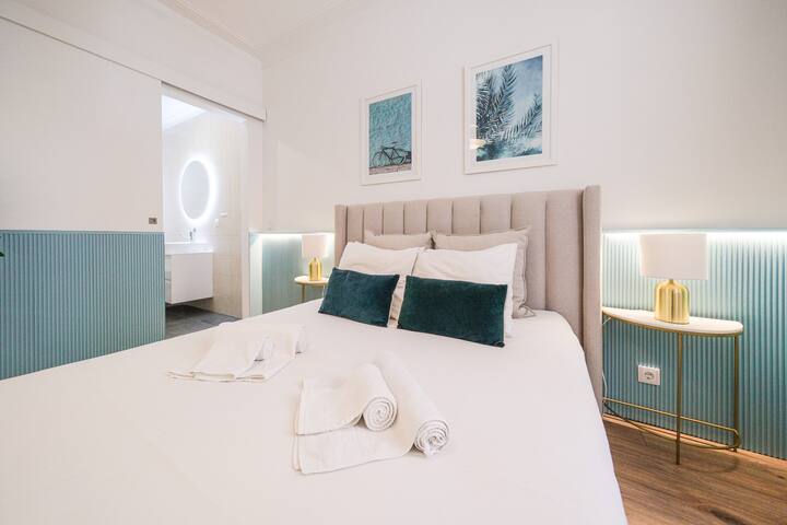 Principe Real Deluxe 3-Bedroom Apartment gallery image 2