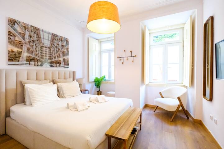 Principe Real Deluxe 3-Bedroom Apartment gallery image 3