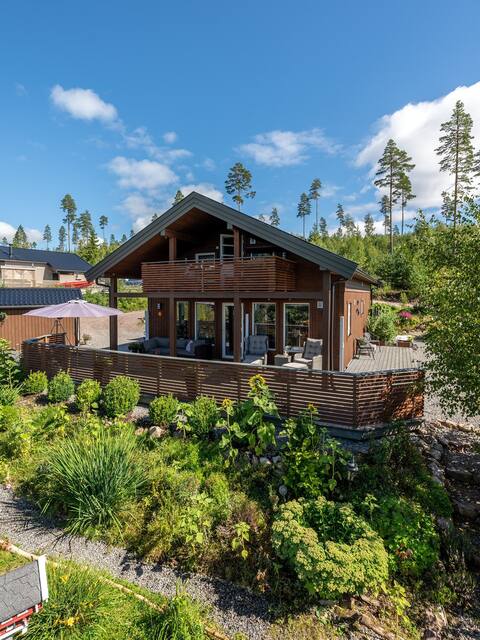 Modern cabin close to lake and Spa Resort