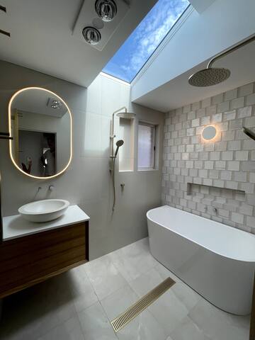 Bayside retreat 4 mins to beach gallery image 2