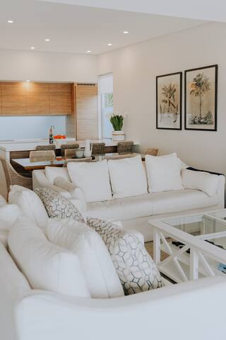 Exclusive 3 Bedroom Luxury Penthouse at The Rise gallery image 2